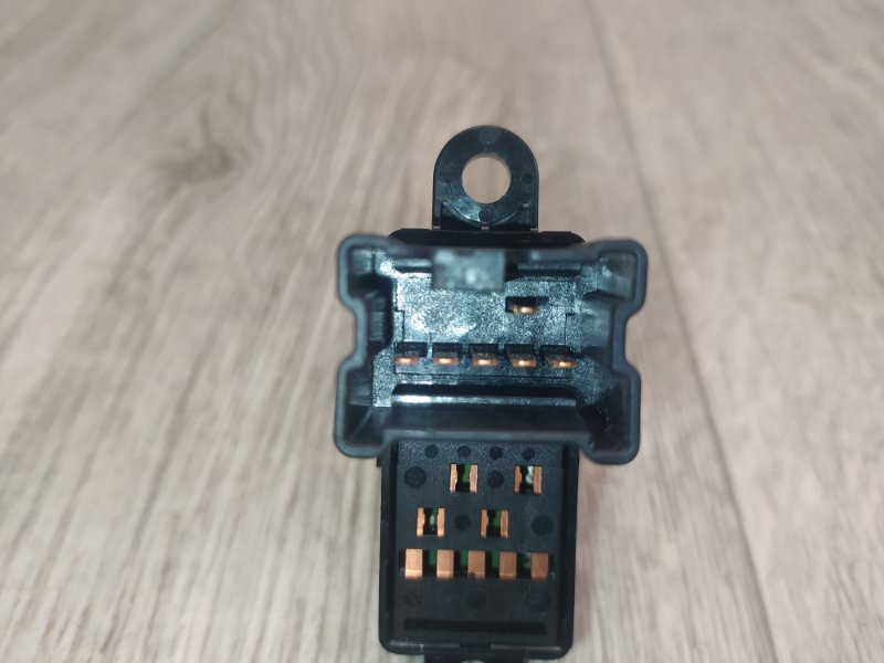 Кнопка стеклоподъемника передняя TIIDA/VERSA C11 04-11