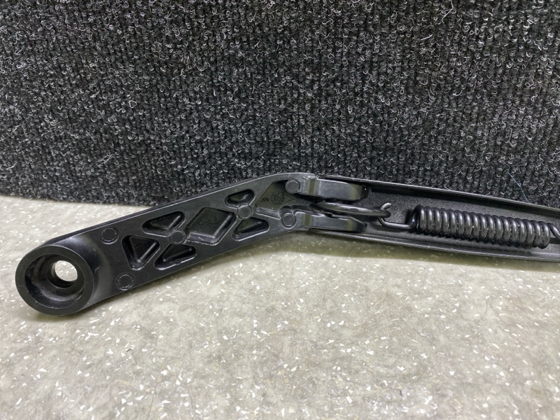 Поводок стеклоочистителя передний левый HONDA CIVIC FC/FK 15- 2.0L 4