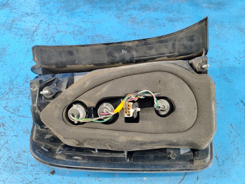 Фонарь наружный правый PRIUS - 20 03-11 2007