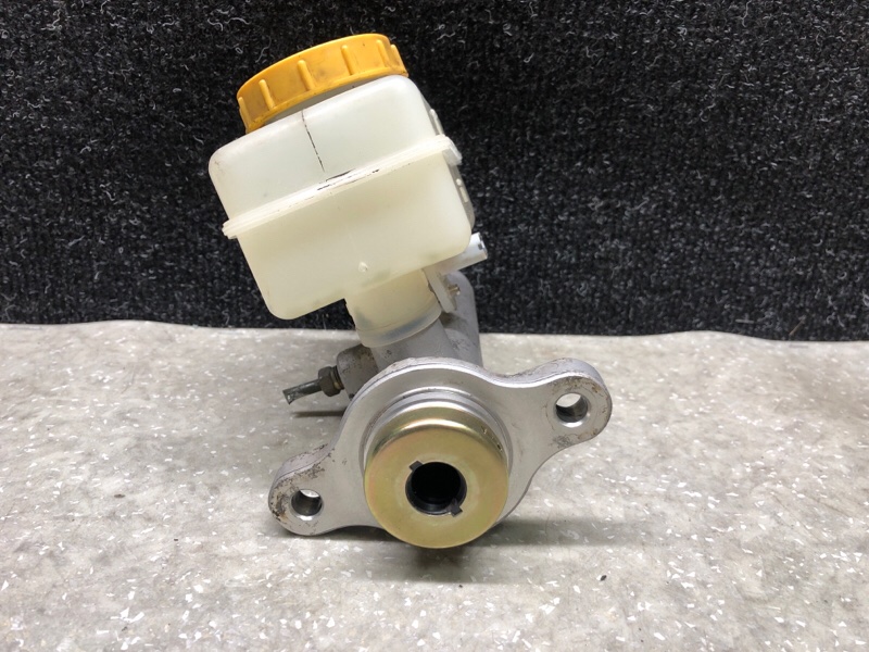 Главный тормозной цилиндр FORESTER SG 02-07 2005 2.5 EJ253 Главный тормозной цилиндр FORESTER SG 02-07 2005 2.5 EJ253