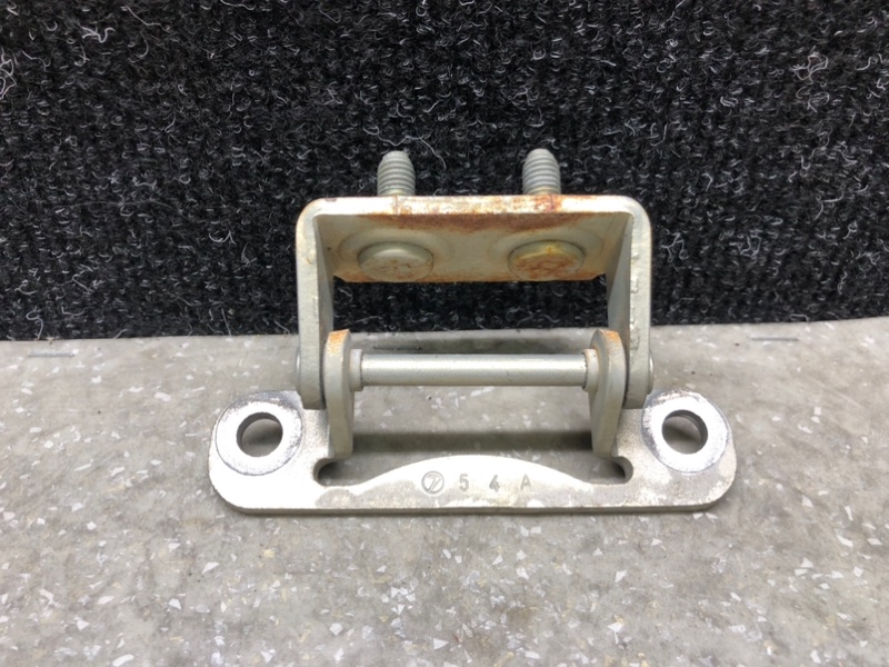 Петля крышки багажника SUBARU FORESTER SG 02-07 2005 2.5 EJ253 61820FC100 Б/У