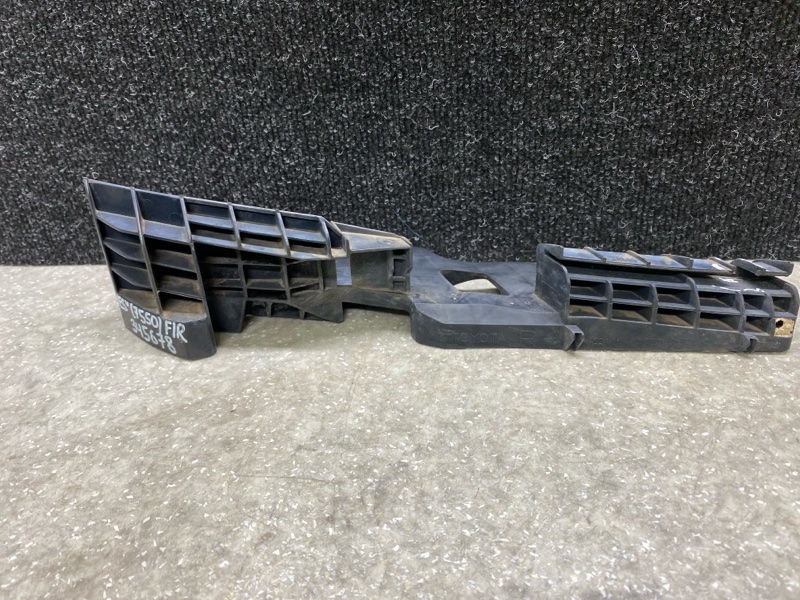 Кронштейн переднего бампера (под фарой) правый ES350 06-12 2007 3.5 2GR-FE