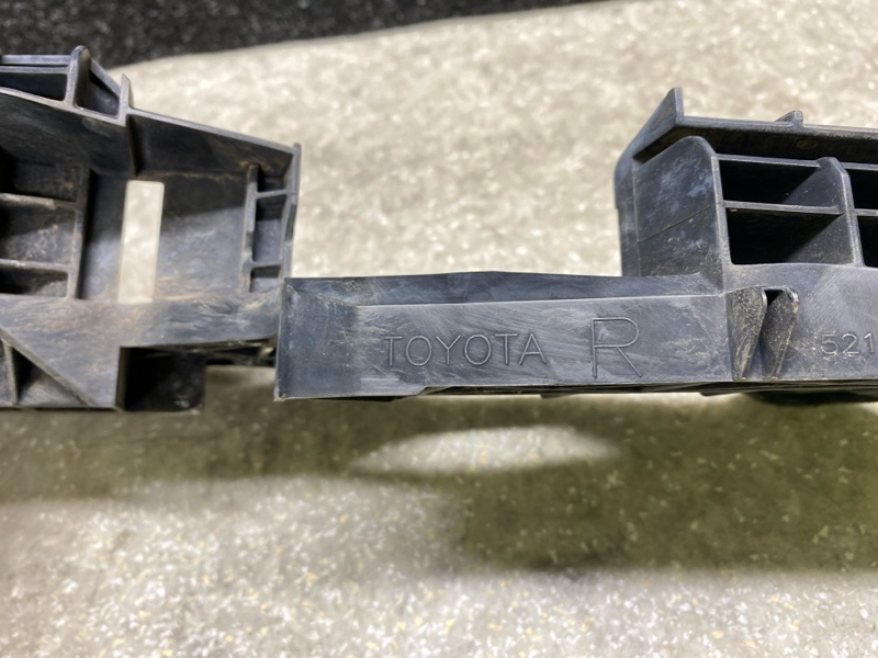 Кронштейн переднего бампера (под фарой) правый ES350 06-12 2007 3.5 2GR-FE