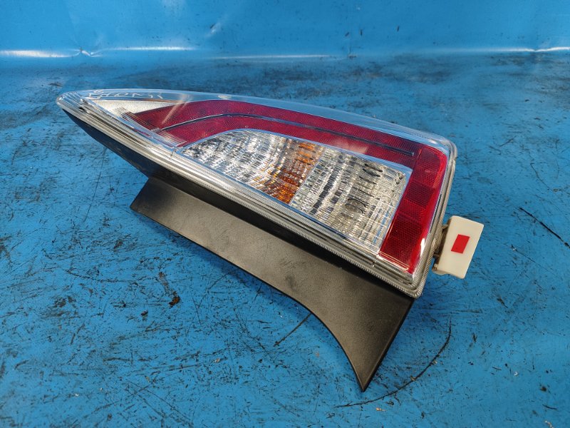 Фонарь наружный правый PRIUS - 30 09-17 2013 Фонарь наружный правый PRIUS - 30 09-17 2013