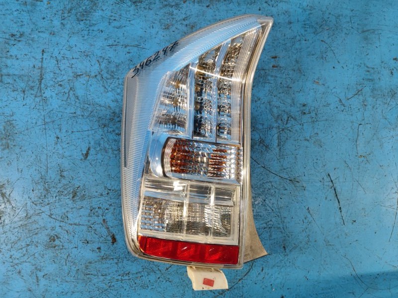 Фонарь наружный левый TOYOTA PRIUS - 30 09-17 81561-47120 Б/У