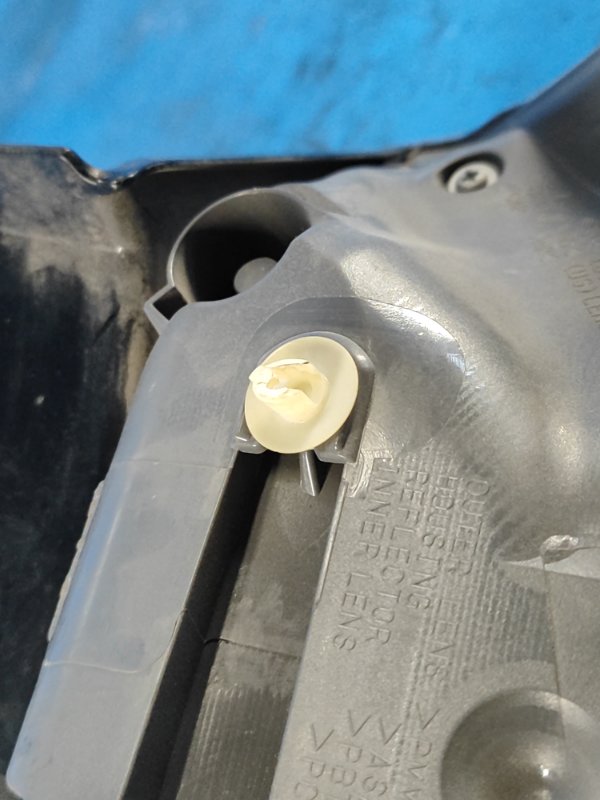 Фонарь наружный левый PRIUS - 30 09-17