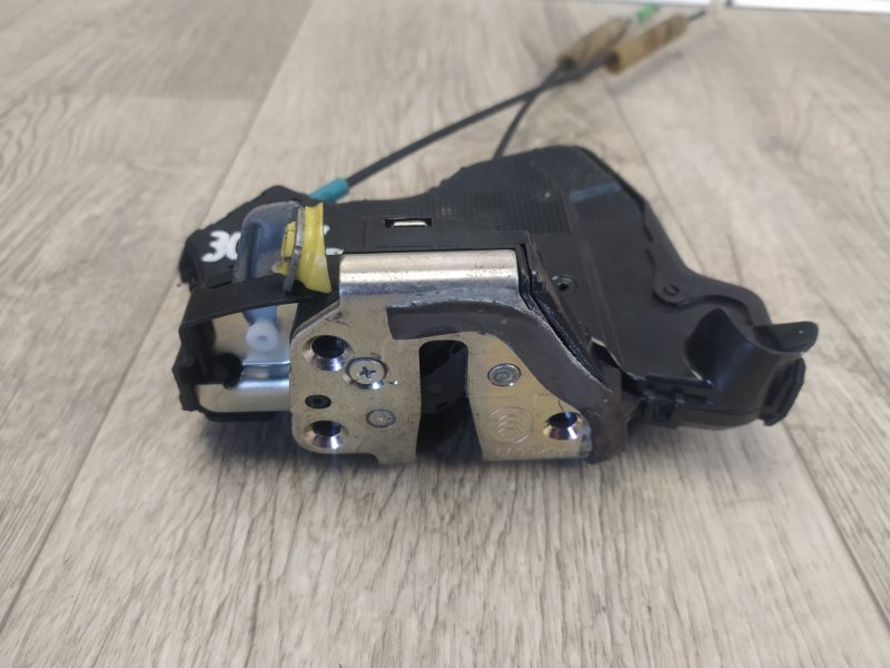 Замок двери передний левый TOYOTA PRIUS PLUS 11-14 Замок двери передний левый TOYOTA PRIUS PLUS 11-14