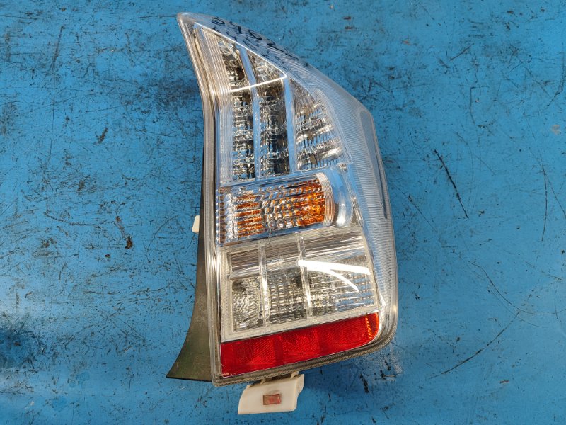 Фонарь наружный правый TOYOTA PRIUS - 30 09-17 81551-47121 Б/У