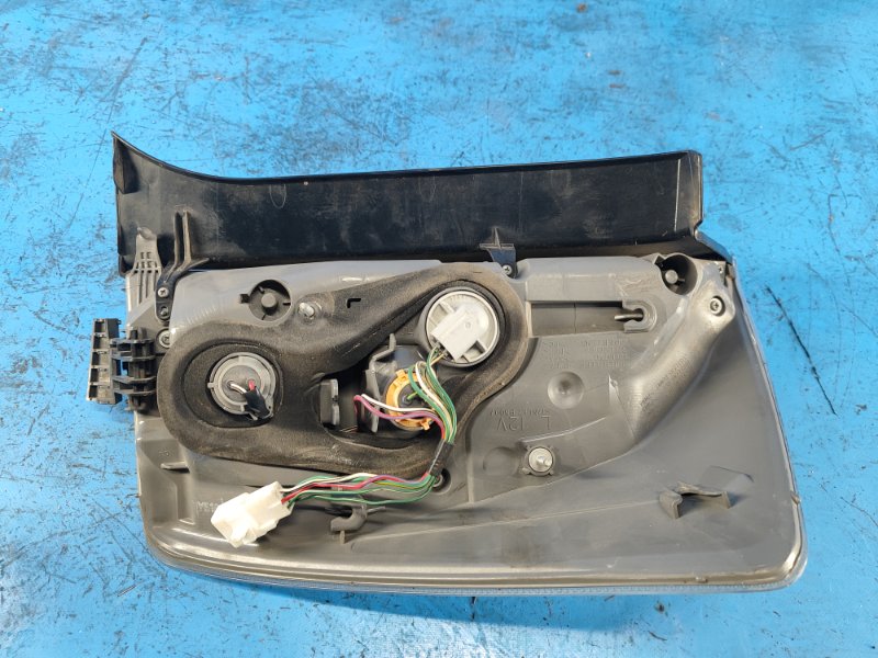 Фонарь наружный левый PRIUS - 30 09-17