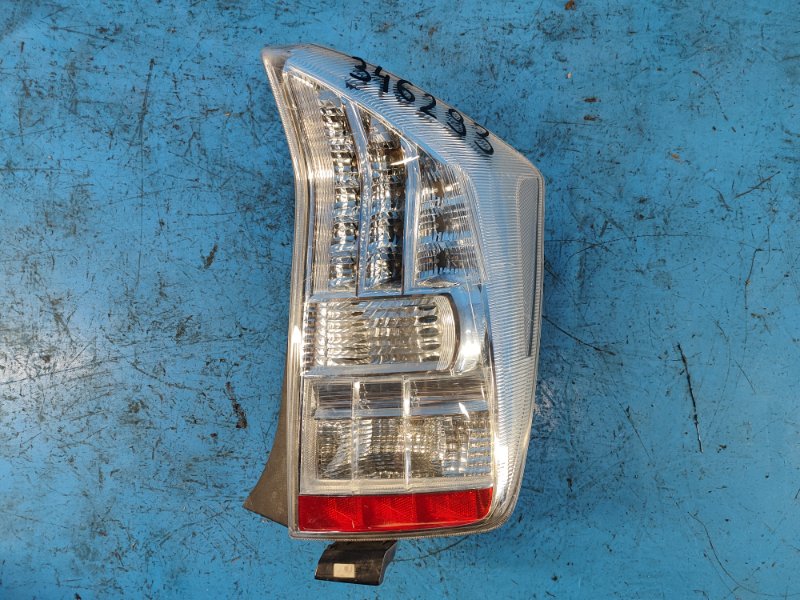 Фонарь наружный правый TOYOTA PRIUS - 30 09-17 81551-47121 Б/У