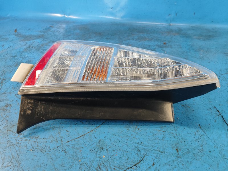 Фонарь наружный левый PRIUS - 30 09-17