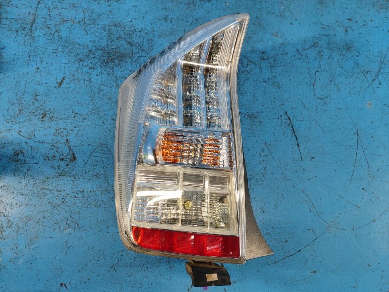 Фонарь наружный левый TOYOTA PRIUS - 30 09-17 81561-47120 Б/У