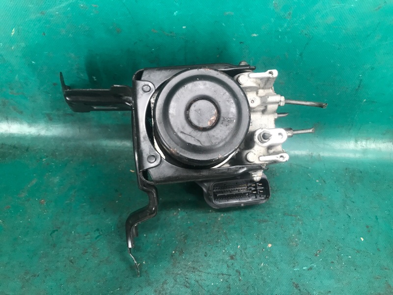 Блок ABS AVALON 05-12 2006 3.5 2GR-FE