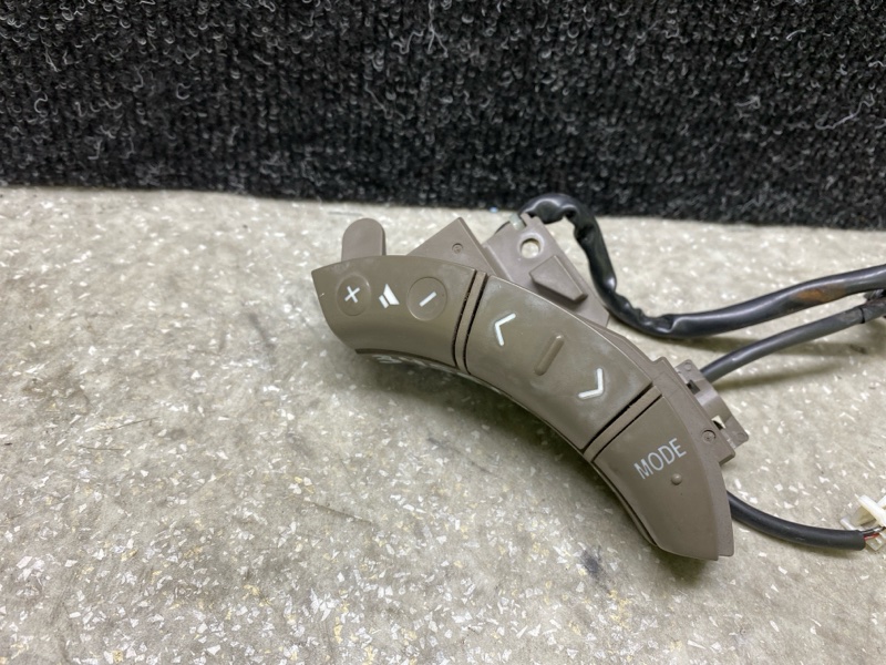 Кнопки на руль левые LEXUS GX470 02-09 2004 4.7 2UZFE 84247-58020-E1 Б/У