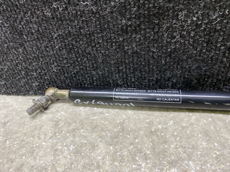 Амортизатор капота GX470 02-09 2004 4.7 2UZFE Амортизатор капота GX470 02-09 2004 4.7 2UZFE