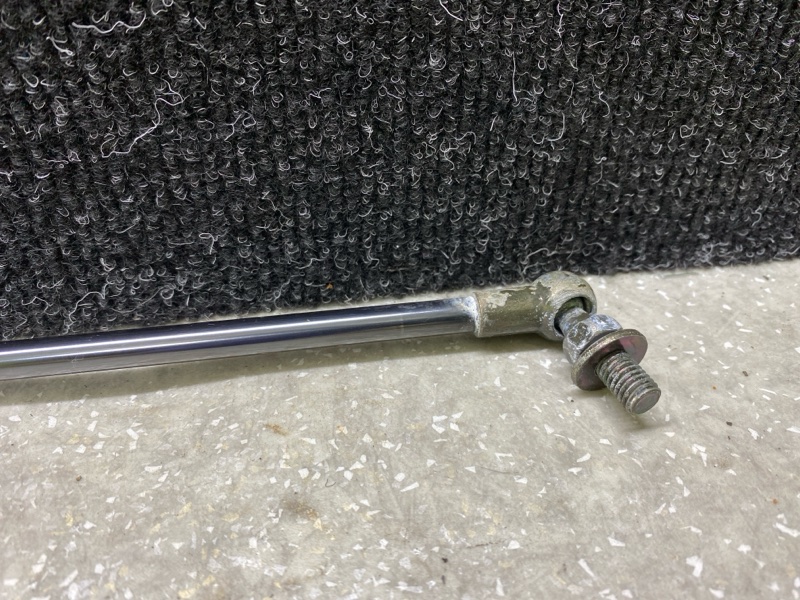 Амортизатор капота LEXUS GX470 02-09 4.7 2UZFE Амортизатор капота LEXUS GX470 02-09 4.7 2UZFE