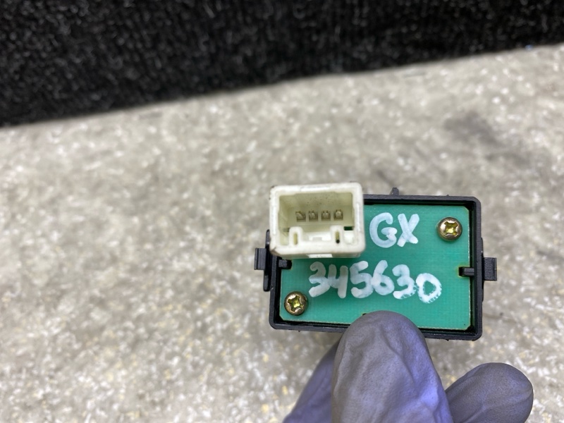 Кнопка центрального замка передняя правая GX470 02-09 2004 4.7 2UZFE