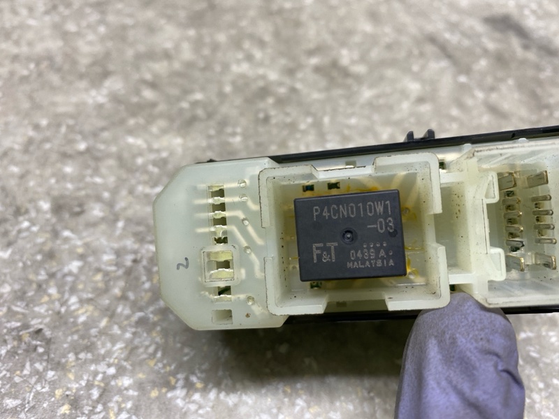 Кнопка стеклоподъемника GX470 02-09 2004 4.7 2UZFE