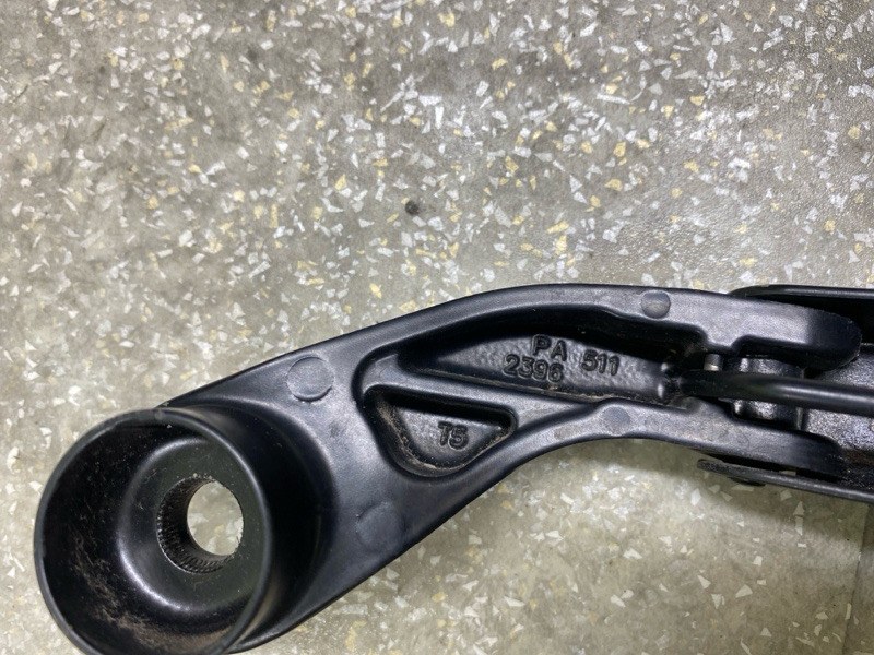 Поводок стеклоочистителя передний правый CAMRY 55 14-17 2016 2.5 2ARFXE