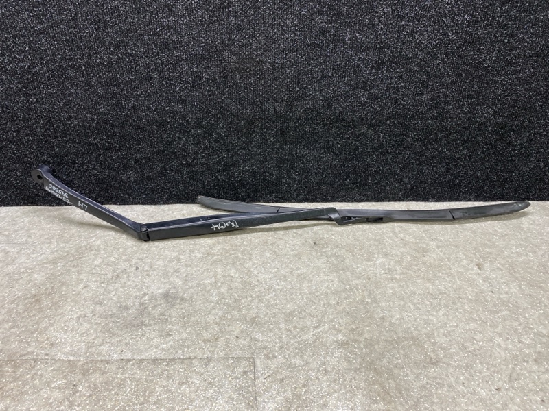 Поводок стеклоочистителя передний левый TOYOTA CAMRY 55 14-17 2016 2.5 2ARFXE 85221-06110 Б/У