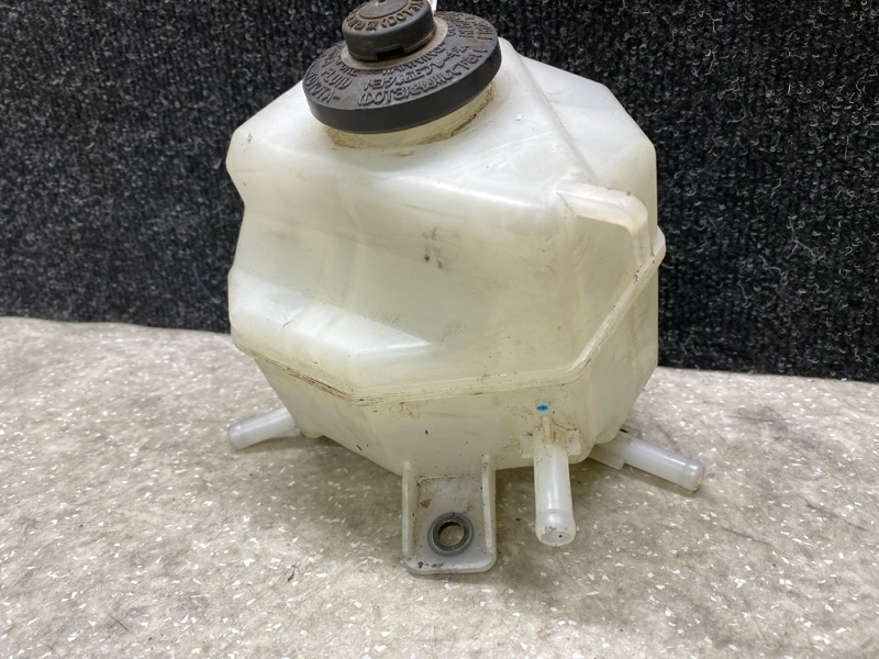 Бачок главного тормозного цилиндра CAMRY 55 14-17 2016 2.5 2ARFXE