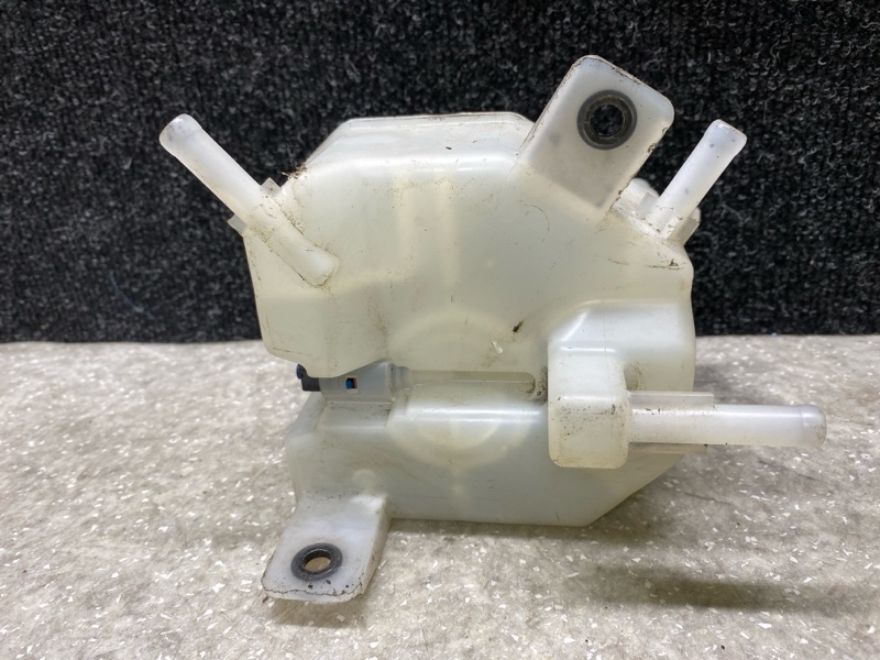 Бачок главного тормозного цилиндра CAMRY 55 14-17 2016 2.5 2ARFXE