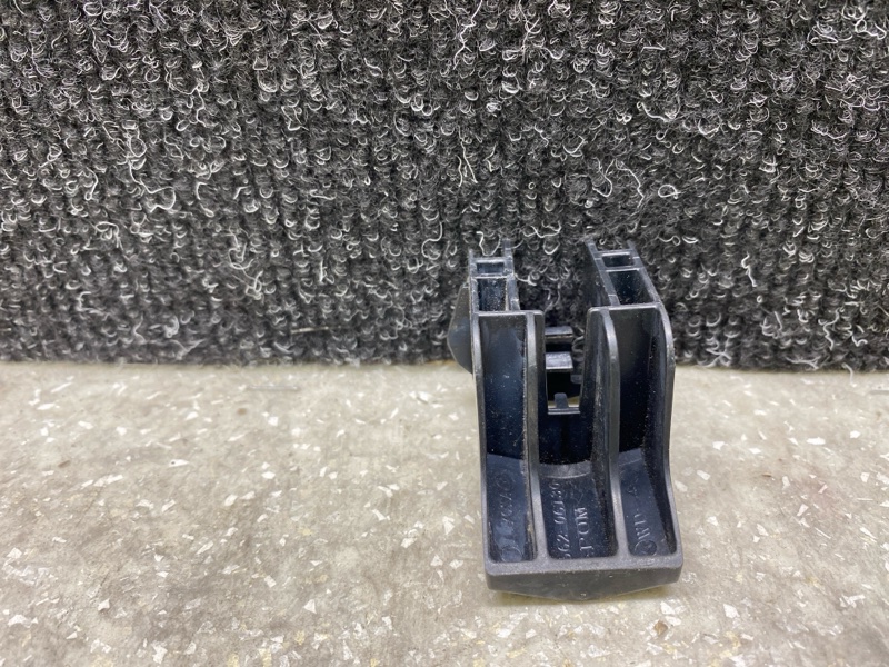 Кронштейн заднего бампера CAMRY 55 14-17 2016 2.5 2ARFXE