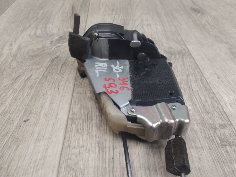 Замок двери задний левый TOYOTA PRIUS - 30 09-17 Замок двери задний левый TOYOTA PRIUS - 30 09-17