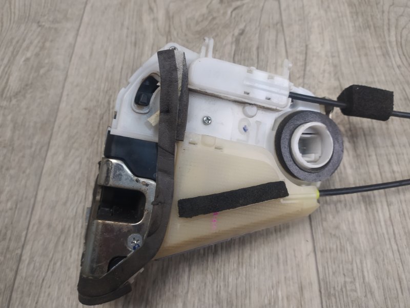 Замок двери задний правый TOYOTA PRIUS - 30 09-17 Замок двери задний правый TOYOTA PRIUS - 30 09-17