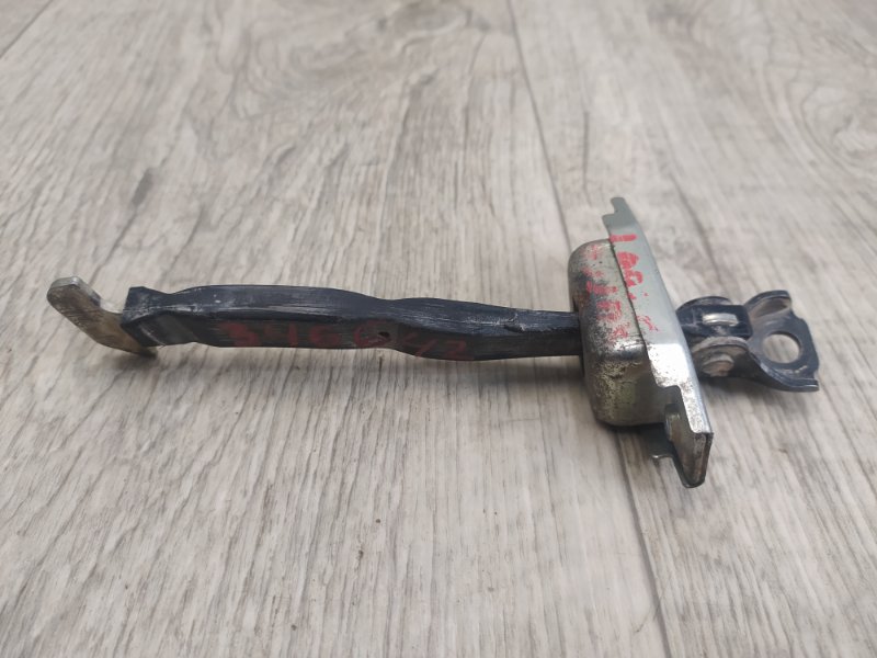 Ограничитель двери задний RAV4 13-19 Внедорожник Ограничитель двери задний RAV4 13-19 Внедорожник