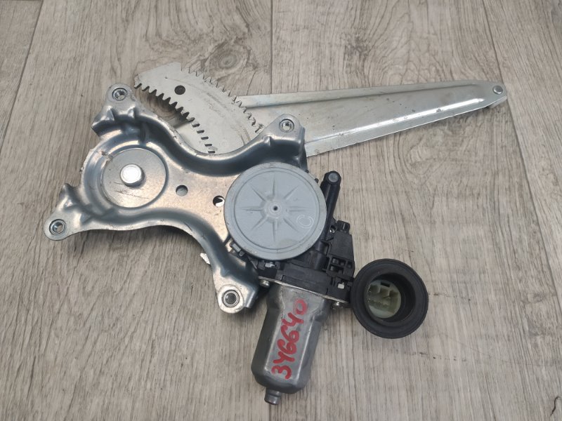 Стеклоподъемник задний левый TOYOTA RAV4 13-19 Внедорожник 69804-42050 Б/У