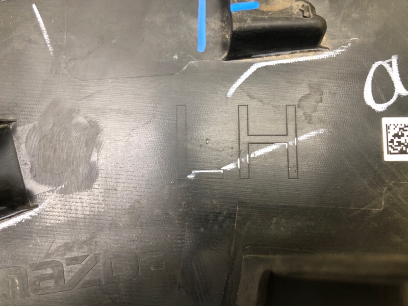 Накладка крыла (расширитель арки) передняя левая CX-30 19- Накладка крыла (расширитель арки) передняя левая CX-30 19-