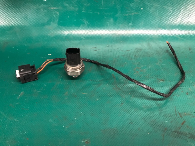 Запчасть датчик давления кондиционера BMW I3 (I01) 13–22 2017 W20K06A 64 53 9 323 658 Б/У Датчик давления кондиционера BMW I3 (I01) 13–22 2017 W20K06A 64 53 9 323 658 Б/У