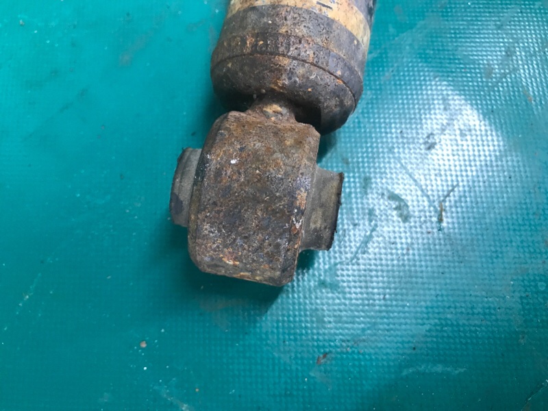 Амортизатор задний JUKE 10-19 2013 1.6 MR16DDT