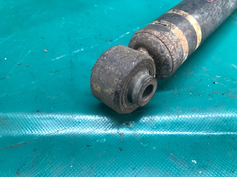 Амортизатор задний JUKE 10-19 2013 1.6 MR16DDT