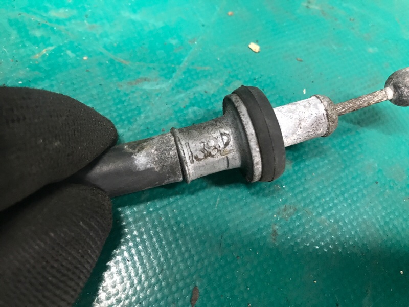 Трос стояночного тормоза правый JUKE 10-19 2013 1.6 MR16DDT