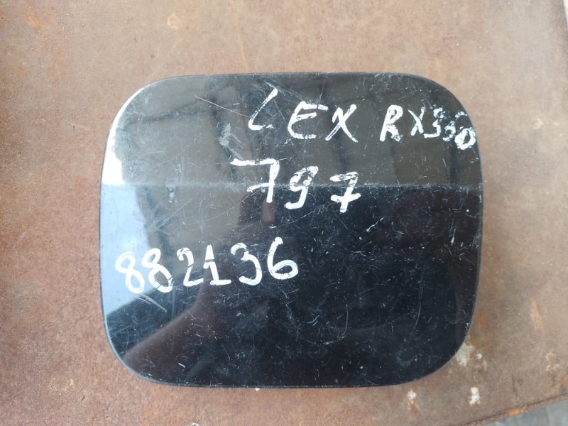 Запчасть лючок топливного бака LEXUS RX300/330/350/400 03-09 2009 Внедорожник 3.5 77350-48041 Б/У Лючок топливного бака LEXUS RX300/330/350/400 03-09 2009 Внедорожник 3.5 77350-48041 Б/У