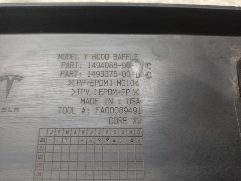 Уплотнитель капота TESLA MODEL Y 19-