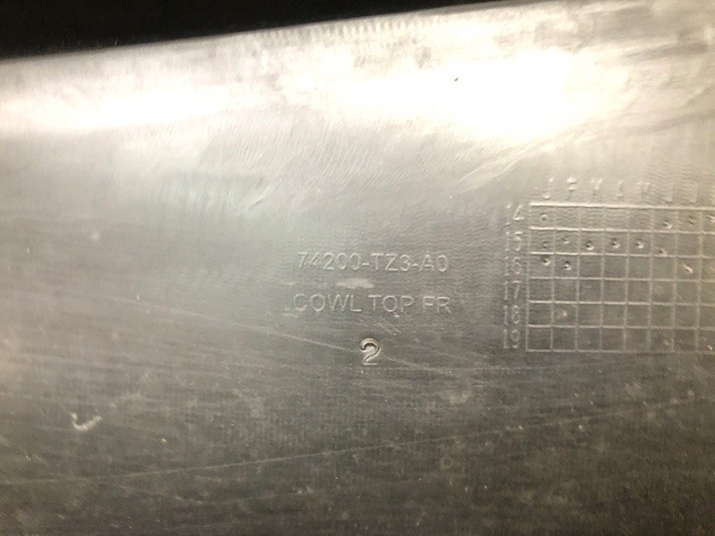 Пластик под лобовое стекло / Жабо TLX 14-17 2017 2.4 K24W7