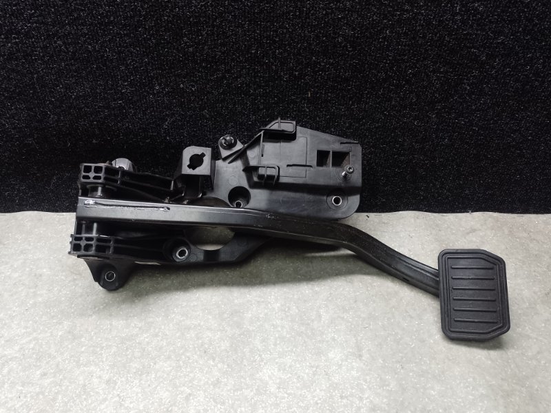 Запчасть педаль тормоза TESLA MODEL Y 19- 2021 1188691-00-B Б/У Педаль тормоза TESLA MODEL Y 19- 2021 1188691-00-B Б/У