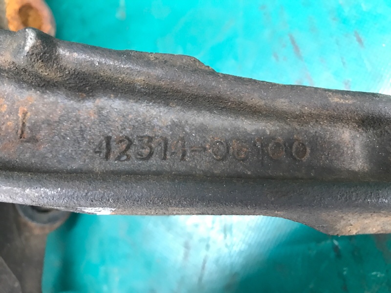 Цапфа левая TOYOTA AVALON 05-12 3.5 2GR-FE