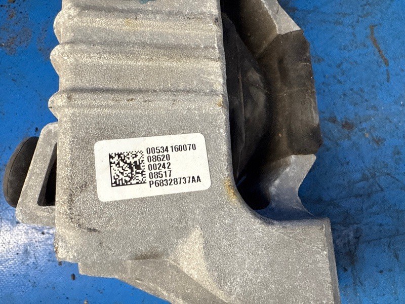 Подушка двигателя COMPASS 17-21 2018 2.4 EDD Подушка двигателя COMPASS 17-21 2018 2.4 EDD