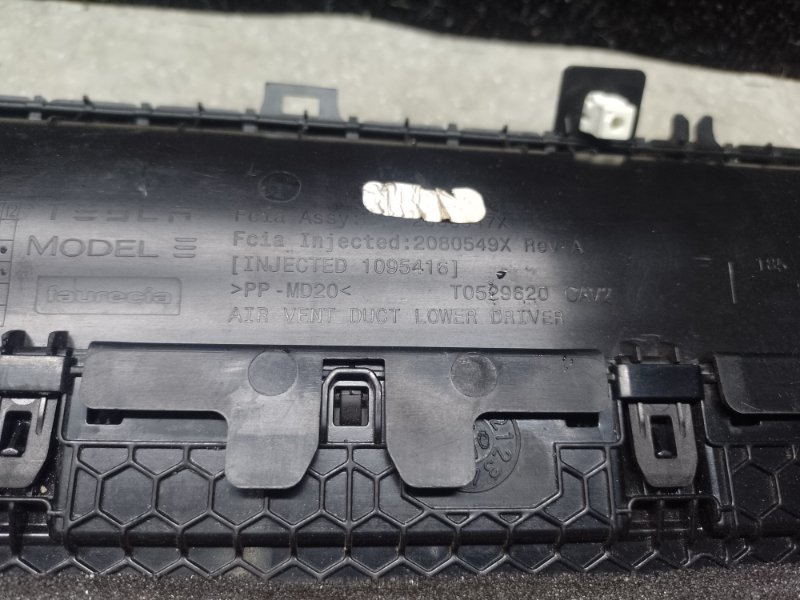 Воздуховод салона левый TESLA MODEL Y 19-