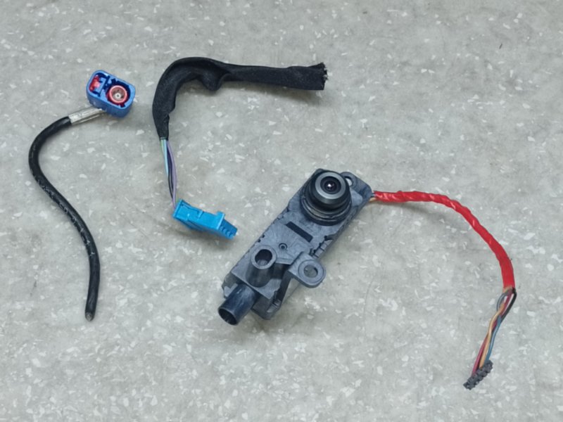 Камера переднего вида левая TESLA MODEL Y 19- 2021 1092978-00-C Б/У