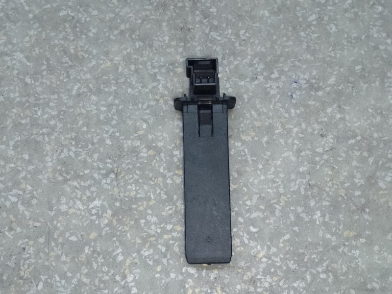 Датчик температуры воздуха в салоне MODEL Y 19- 2021 Датчик температуры воздуха в салоне MODEL Y 19- 2021