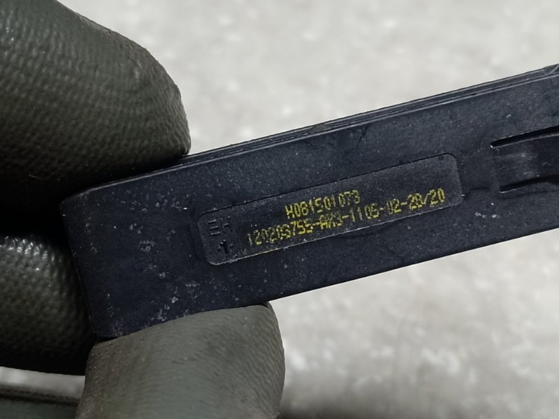 Датчик температуры воздуха в салоне TESLA MODEL Y 19- Датчик температуры воздуха в салоне TESLA MODEL Y 19-