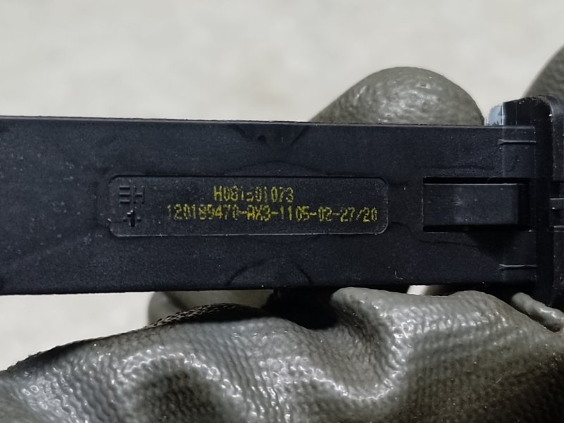 Датчик температуры воздуха в салоне TESLA MODEL Y 19- Датчик температуры воздуха в салоне TESLA MODEL Y 19-