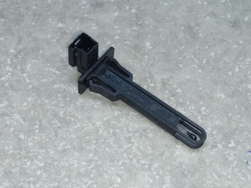 Запчасть датчик температуры воздуха в салоне TESLA MODEL Y 19- 2021 1500645-00-A Б/У Датчик температуры воздуха в салоне TESLA MODEL Y 19- 2021 1500645-00-A Б/У