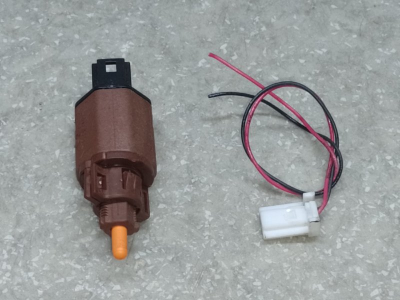 Датчик положения педали тормоза TESLA MODEL Y 19- 2021 1044681-00-B Б/У