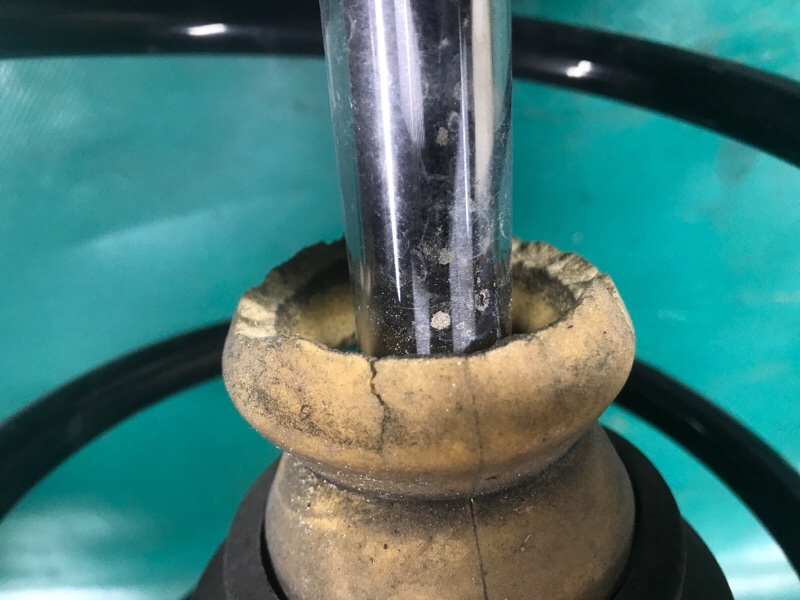 Амортизатор передний левый INFINITI FX S50 03-08 VK45DE